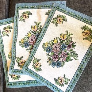 BEAUTIFUL SET OF 3 PLACEMATS FOR DINNING
